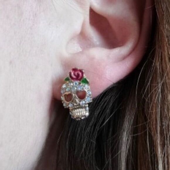 💲6️⃣ Bundled ✔️Gold Rhinestone Skull Earrings with Pink Rose - Picture 4 of 5